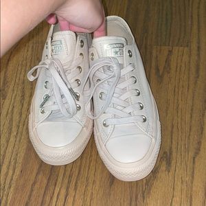 Women’s 7 pink/tan converse